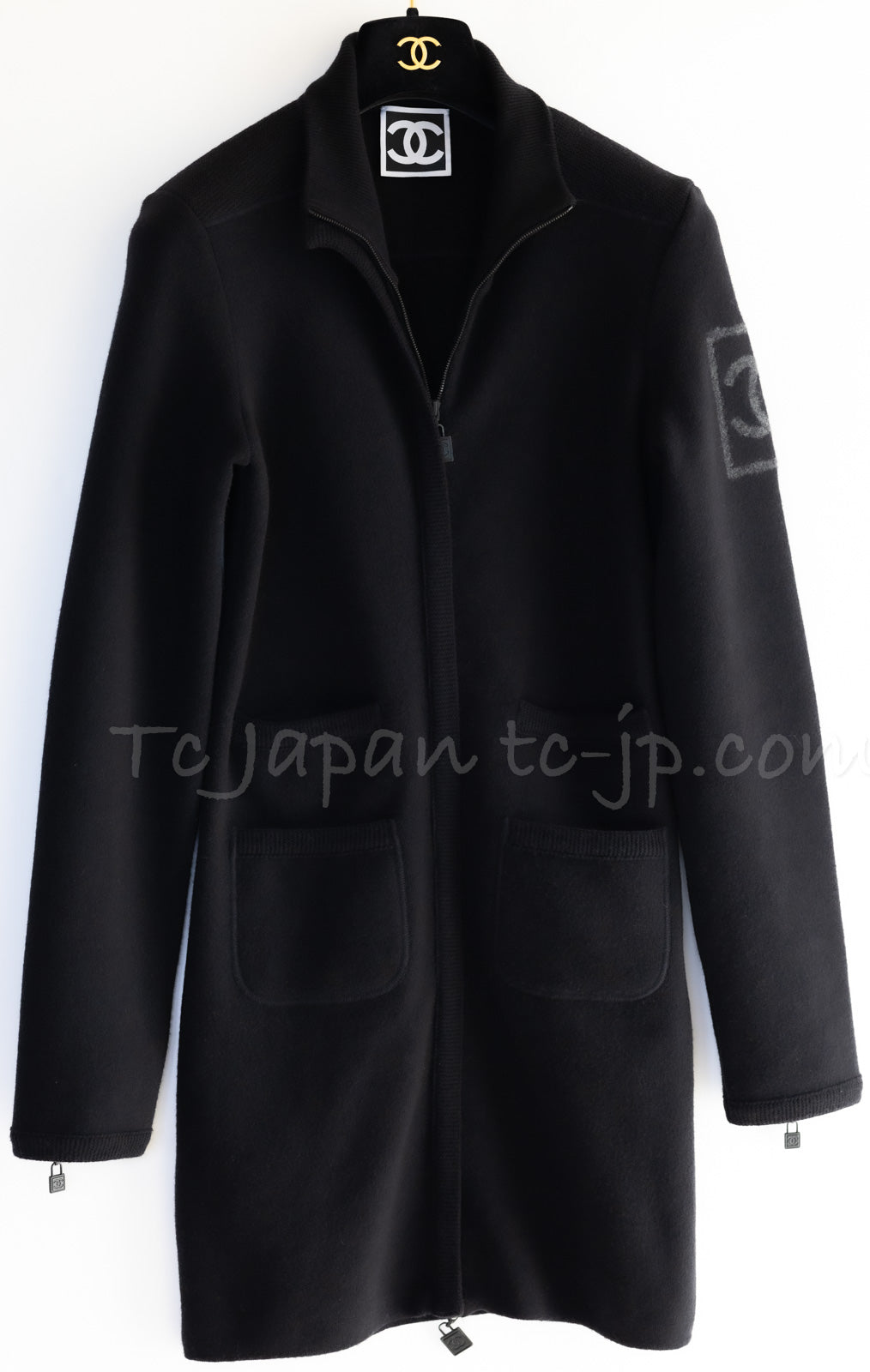 CHANEL 08A Black Wool Sport Knit CC Logo Zipper Coat Cardigan 36 シャネル ブラック ウール100 大きめ CC ロゴ ニット ロング カーディガン コート 即発