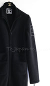 CHANEL 08A Black Wool Sport Knit CC Logo Zipper Coat Cardigan 36 シャネル ブラック ウール100 大きめ CC ロゴ ニット ロング カーディガン コート 即発