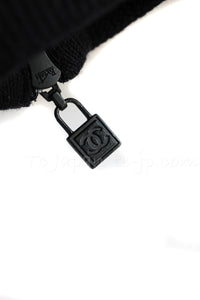 CHANEL 08A Black Wool Sport Knit CC Logo Zipper Coat Cardigan 36 シャネル ブラック ウール100 大きめ CC ロゴ ニット ロング カーディガン コート 即発