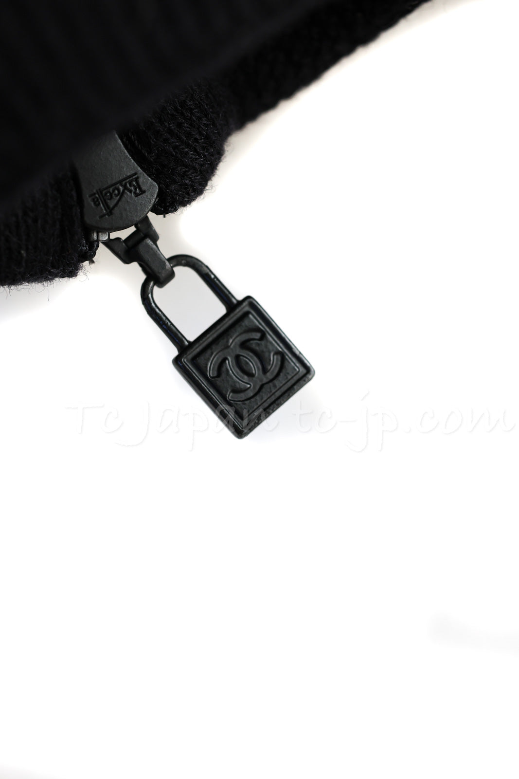CHANEL 08A Black Wool Sport Knit CC Logo Zipper Coat Cardigan 36 シャネル ブラック ウール100 大きめ CC ロゴ ニット ロング カーディガン コート 即発