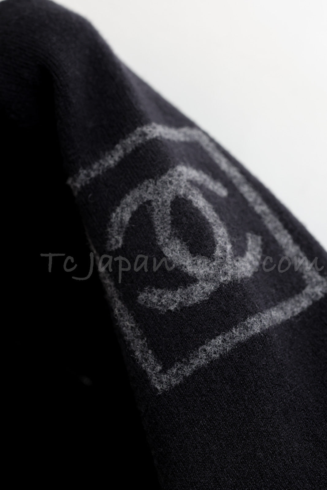 CHANEL 08A Black Wool Sport Knit CC Logo Zipper Coat Cardigan 36 シャネル ブラック ウール100 大きめ CC ロゴ ニット ロング カーディガン コート 即発