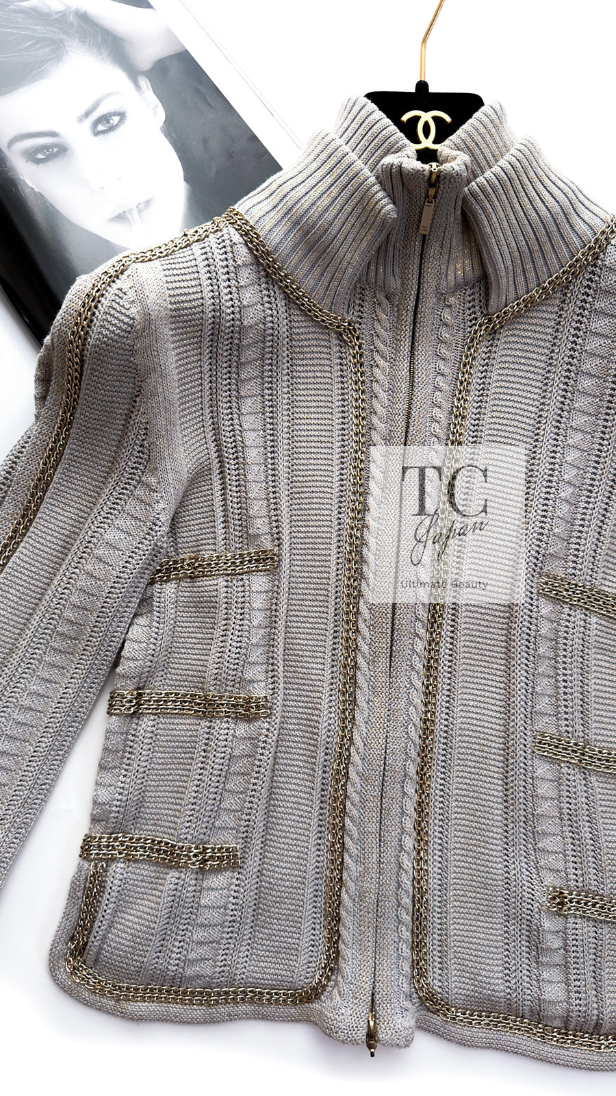 CHANEL 08S Gray Beige Gold Zipper Chain Trim Knit Cardigan 36 シャネル グレー ベージュ  ゴールド ジッパー チェーントリミング ニット カーディガン 即発