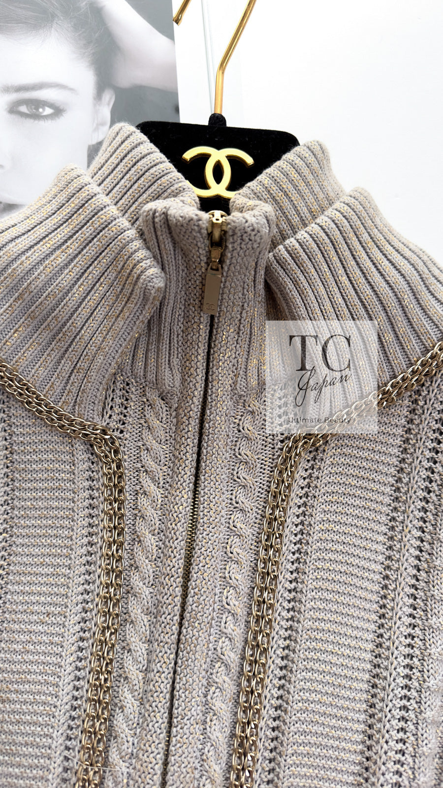 CHANEL 08S Gray Beige Gold Zipper Chain Trim Knit Cardigan 36 シャネル グレー ベージュ  ゴールド ジッパー チェーントリミング ニット カーディガン 即発