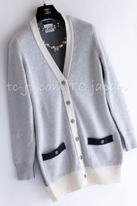 CHANEL 13B Light Gray Ivory Cashmere Knit Cardigan 36 38 シャネル ライトグレー アイボリー ココボタン カシミア100% ニット カーディガン 即発