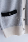 CHANEL 13B Light Gray Ivory Cashmere Knit Cardigan 36 38 シャネル ライトグレー アイボリー ココボタン カシミア100% ニット カーディガン 即発