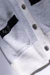 CHANEL 13B Light Gray Ivory Cashmere Knit Cardigan 36 38 シャネル ライトグレー アイボリー ココボタン カシミア100% ニット カーディガン 即発