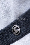 CHANEL 13B Light Gray Ivory Cashmere Knit Cardigan 36 38 シャネル ライトグレー アイボリー ココボタン カシミア100% ニット カーディガン 即発