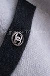 CHANEL 13B Light Gray Ivory Cashmere Knit Cardigan 36 38 シャネル ライトグレー アイボリー ココボタン カシミア100% ニット カーディガン 即発