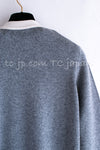 CHANEL 13B Light Gray Ivory Cashmere Knit Cardigan 36 38 シャネル ライトグレー アイボリー ココボタン カシミア100% ニット カーディガン 即発