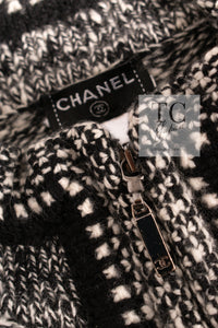 CHANEL 05A Chocolate Black Cashmere 100% Zipper Cozy Knit Cardigan 38 シャネル チョコレート ブラック カシミア 100% ジップ アップ ニット カーディガン 即発