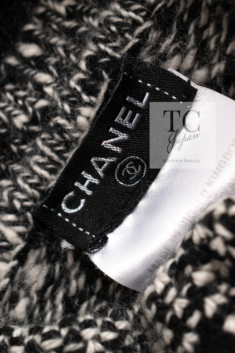 CHANEL 05A Chocolate Black Cashmere 100% Zipper Cozy Knit Cardigan 38 シャネル チョコレート ブラック カシミア 100% ジップ アップ ニット カーディガン 即発