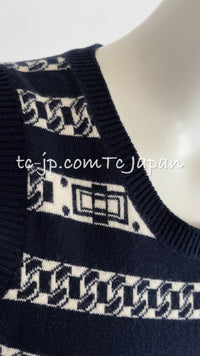 CHANEL 17PS Navy Ivory Chain Turn Lock Pattern Cashmere Knit Dress 36 38 シャネル ネイビー アイボリー チェーン & ターンロック 柄 カシミヤ ニット ワンピース 即発