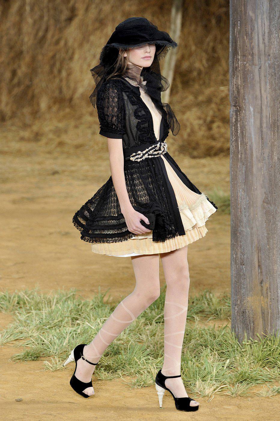 シャネル ワンピース CHANEL ベージュ グラデュエーション フリンジ