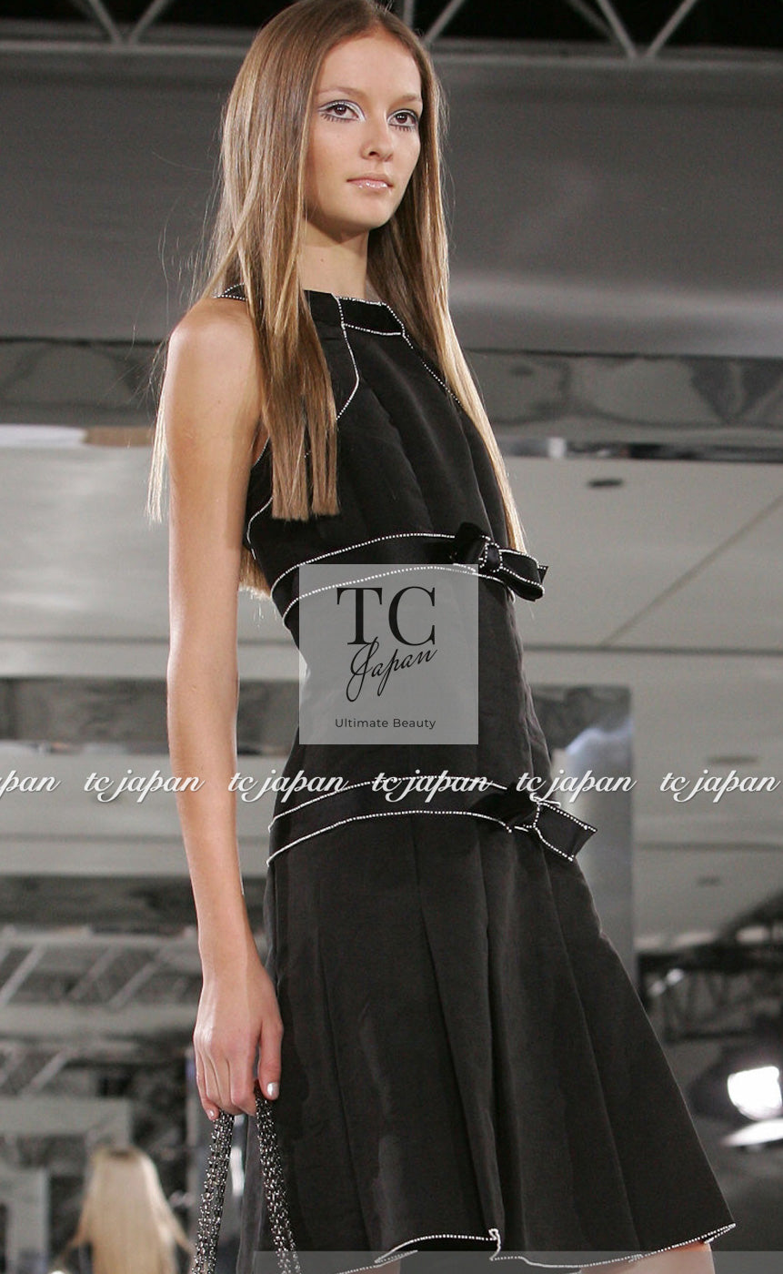 シャネル ワンピース CHANEL ブラック パール トリム シルク ドレス 05A Black Silk Taffeta Pearl Trim  Dress – TC JAPAN