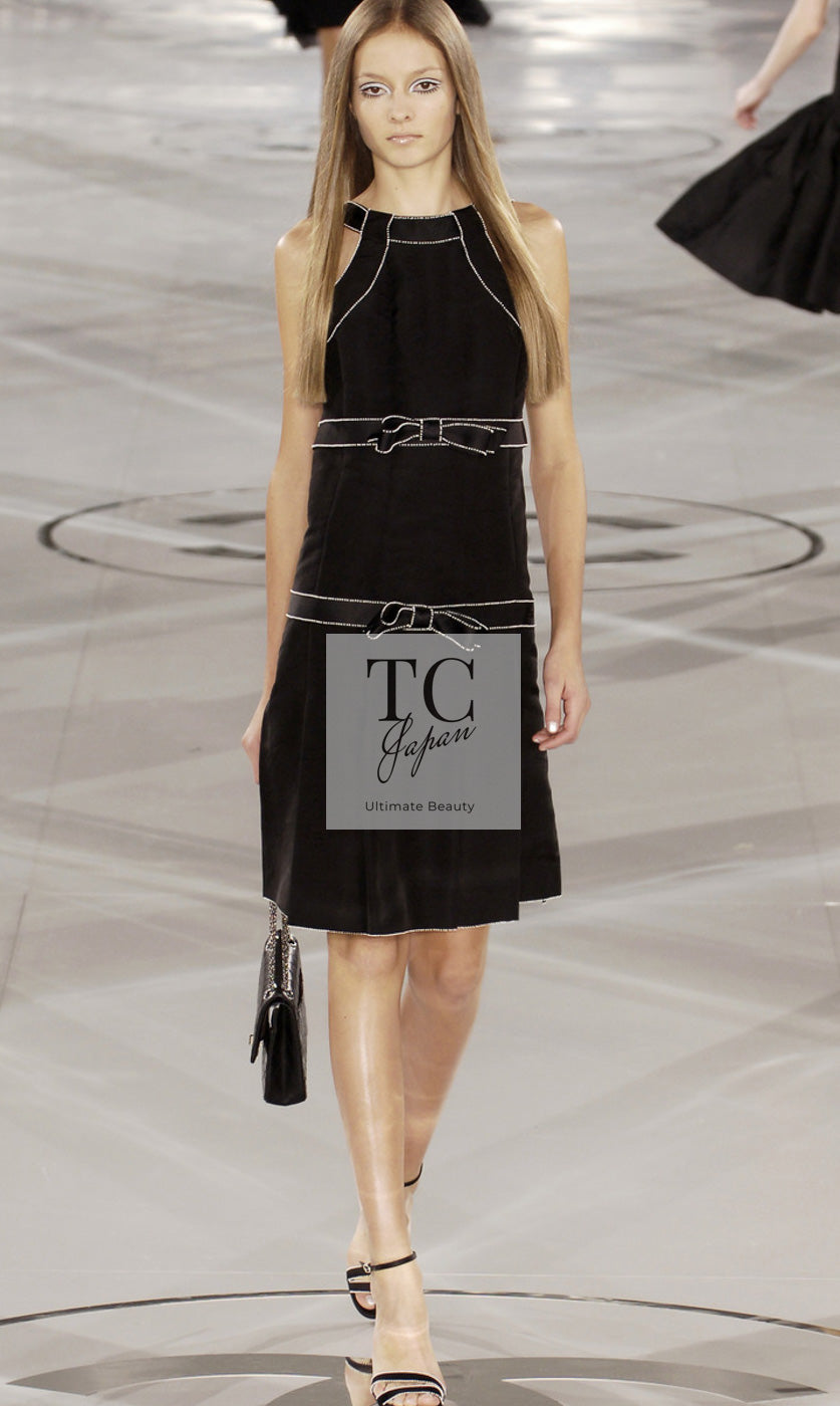 シャネル ワンピース CHANEL ブラック パール トリム シルク ドレス 05A Black Silk Taffeta Pearl Trim  Dress – TC JAPAN