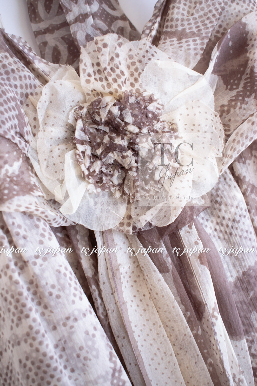 シャネル ワンピース CHANEL 10C Brown Lion Camellia CC Logo Silk