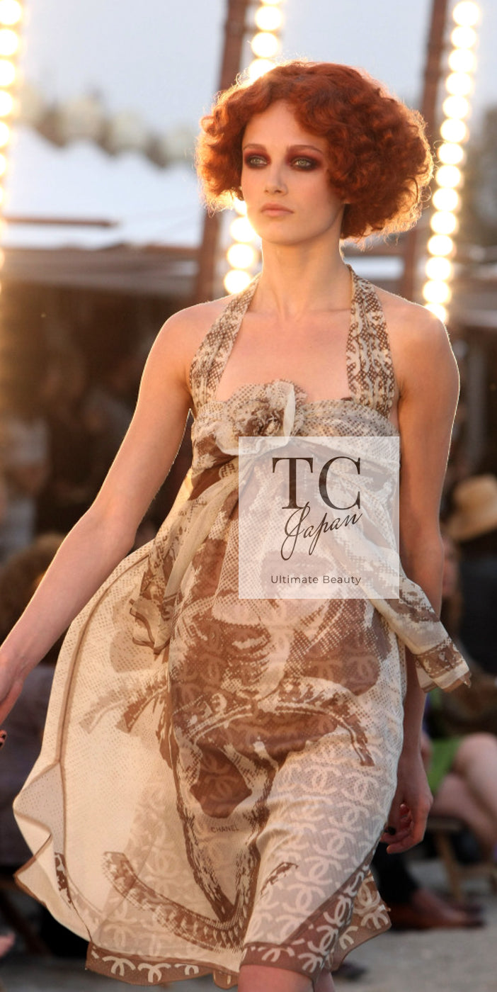 シャネル ワンピース CHANEL 10C Brown Lion Camellia CC Logo Silk Dress ブラウン ライオン カメリア  CC ロゴ 柄 ホルターネック シルク – TC JAPAN