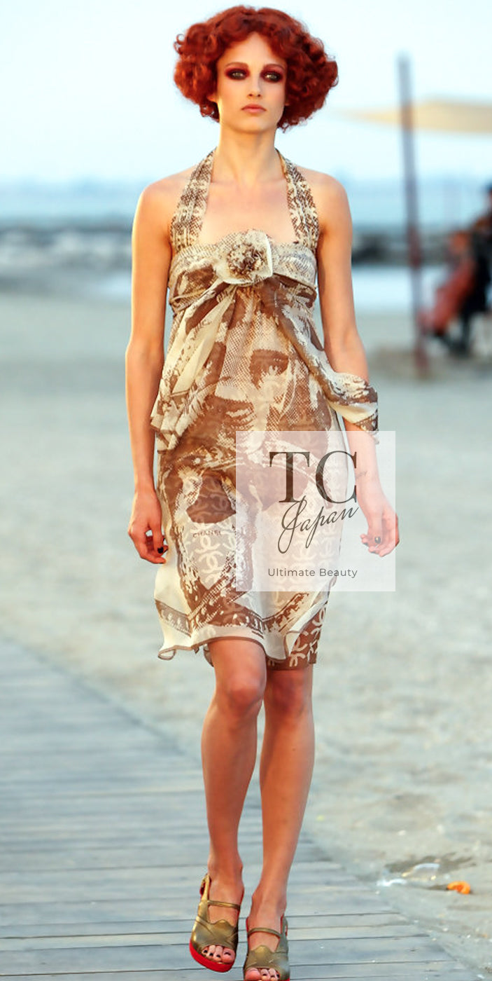 シャネル ワンピース CHANEL 10C Brown Lion Camellia CC Logo Silk Dress ブラウン ライオン カメリア  CC ロゴ 柄 ホルターネック シルク – TC JAPAN