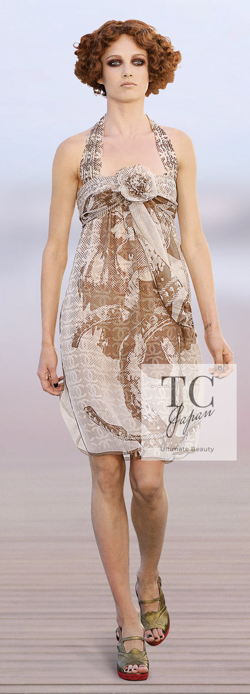 シャネル ワンピース CHANEL 10C Brown Lion Camellia CC Logo Silk Dress ブラウン ライオン カメリア  CC ロゴ 柄 ホルターネック シルク – TC JAPAN