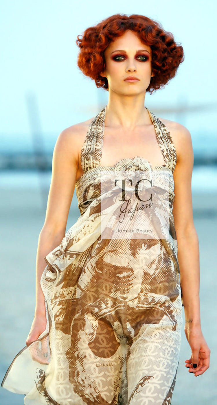 シャネル ワンピース CHANEL 10C Brown Lion Camellia CC Logo Silk Dress ブラウン ライオン カメリア  CC ロゴ 柄 ホルターネック シルク – TC JAPAN