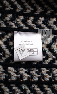 CHANEL 19A Navy Ivory Mix Tweed Cropped Fringe Jacket 38 シャネル アイボリー ネイビー シェベロン クロップド フリンジ ミックス ツイード ジャケット 即発 - TC JAPAN