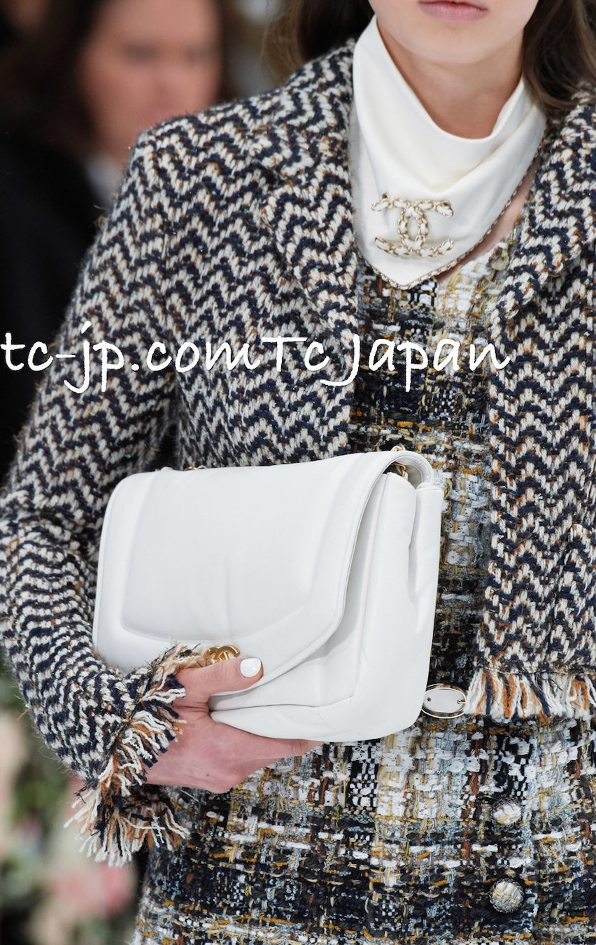 CHANEL 19A Navy Ivory Mix Tweed Cropped Fringe Jacket 38 シャネル アイボリー ネイビー シェベロン クロップド フリンジ ミックス ツイード ジャケット 即発 - TC JAPAN