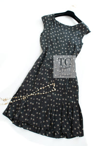 CHANEL 12A Smokey Brown Gray Silk CC Logo Dress 36 シャネル 淡い ブラウン グレー シルク CCロゴいっぱい ワンピース 即発