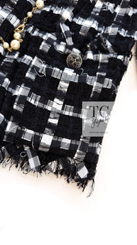 CHANEL 11C Black White Check Cardigan Jacket Gripox Button 38 13