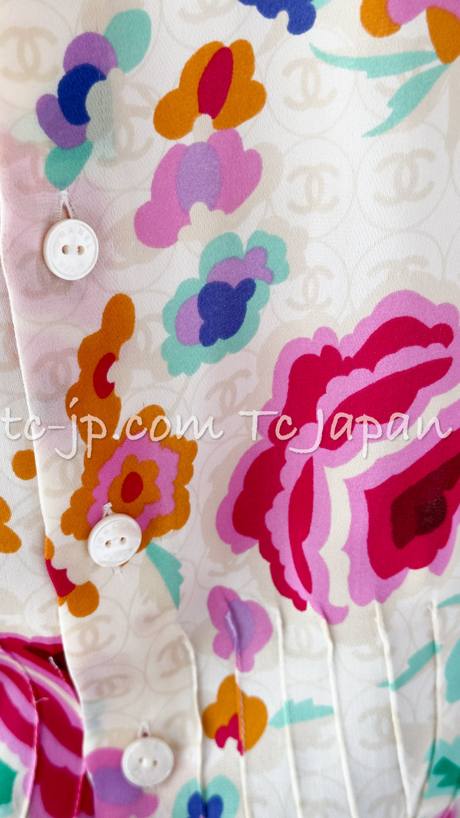 CHANEL 04S Multicolor Camellia Accent COCO Mark Silk Blouse Tops 42 シャネル マルチカラー カメリア柄 ココマーク シルク ブラウス トップス 即発
