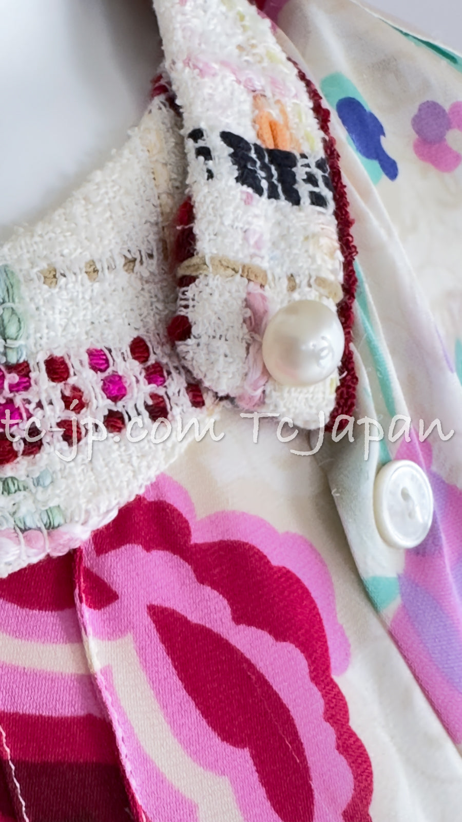 CHANEL 04S Multicolor Camellia Accent COCO Mark Silk Blouse Tops 42 シャネル マルチカラー カメリア柄 ココマーク シルク ブラウス トップス 即発