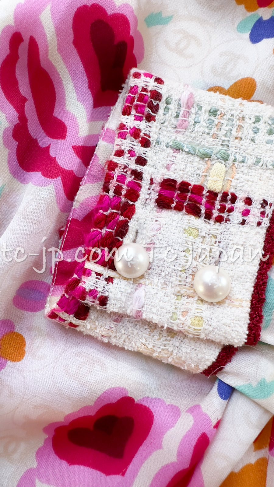 CHANEL 04S Multicolor Camellia Accent COCO Mark Silk Blouse Tops 42 シャネル マルチカラー カメリア柄 ココマーク シルク ブラウス トップス 即発