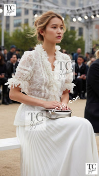 CHANEL 10S Gray Ivory Ecru Camellia Ruffles Linen Silk Blouse Tops 34 シャネル グレー アイボリー 生成り カメリア シルク リネン ブラウス トップス 即発