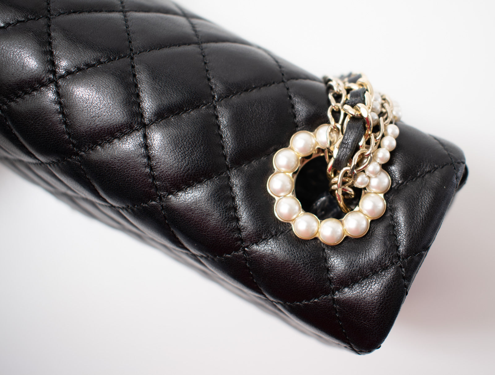CHANEL Black Lambskin Westminster Classic Pearl Chain Matelasse Bag シャネル ブラック ラムスキン ウエストミンスター パール チェーン マトラッセ バッグ 即発