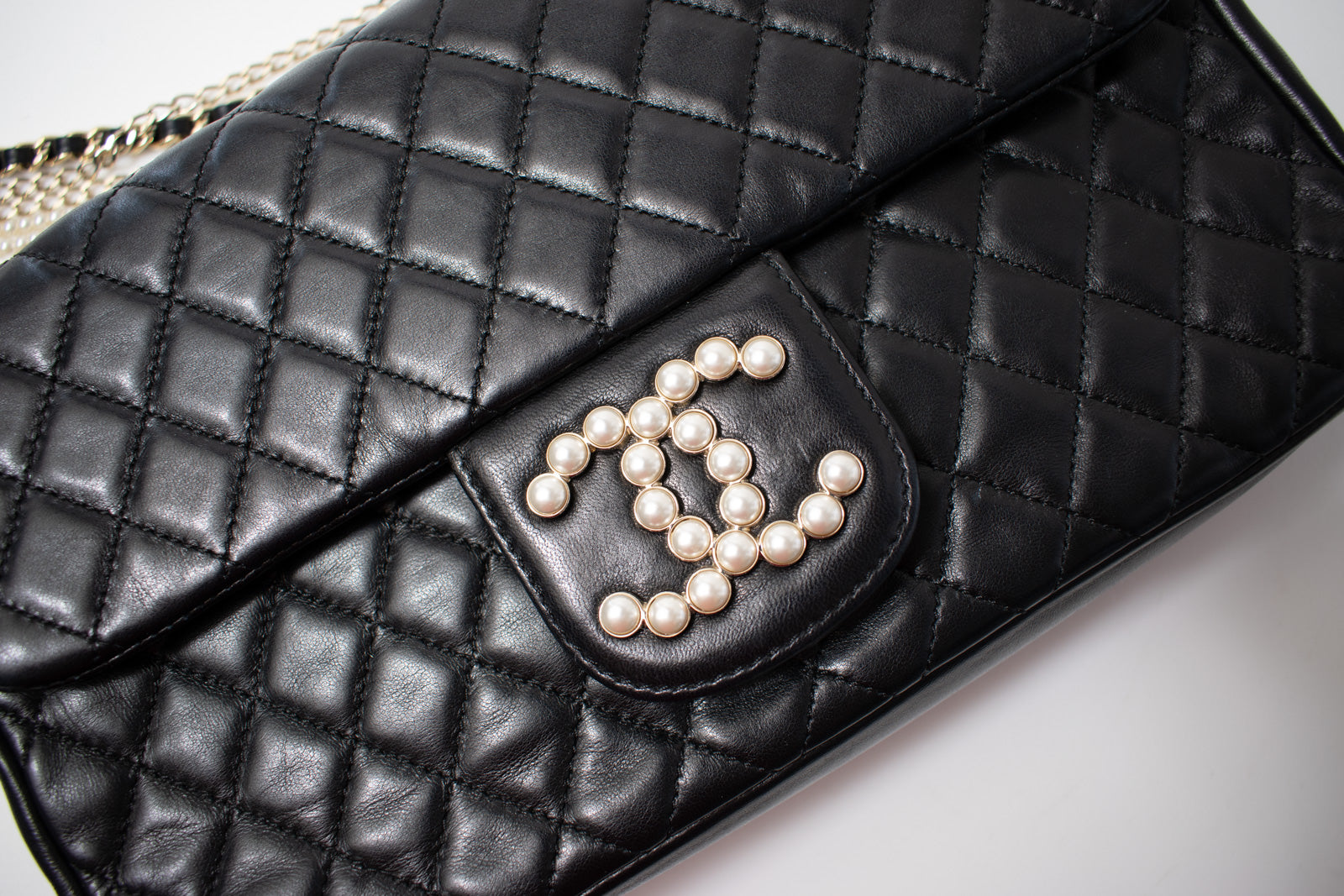CHANEL Black Lambskin Westminster Classic Pearl Chain Matelasse Bag シャネル ブラック ラムスキン ウエストミンスター パール チェーン マトラッセ バッグ 即発