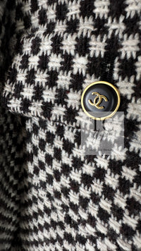 CHANEL 95A Vintage Dark Brown Ivory CC Logo Buttons Tweed Jacket Coat 38 シャネル ヴィンテージ ダーク ブラウン アイボリー CC ロゴボタン ツイード ジャケット コート 即発