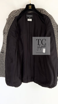 CHANEL 95A Vintage Dark Brown Ivory CC Logo Buttons Tweed Jacket Coat 38 シャネル ヴィンテージ ダーク ブラウン アイボリー CC ロゴボタン ツイード ジャケット コート 即発