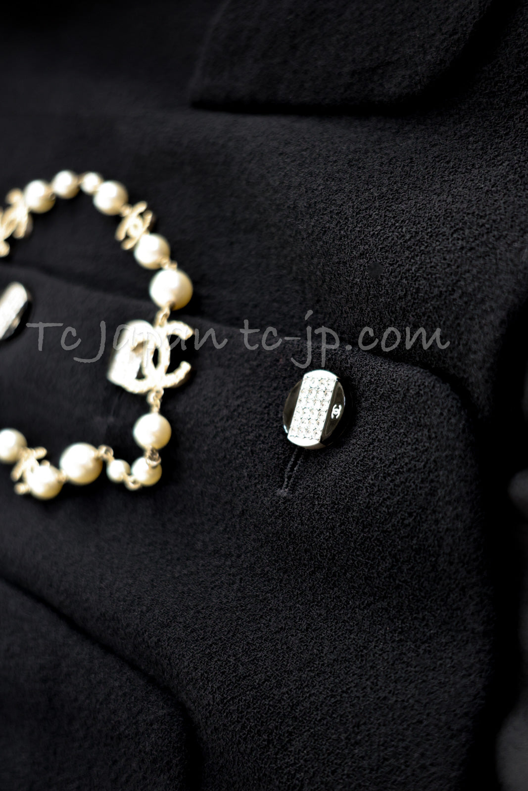 CHANEL 12C Black Round Neck Wool Rhinestone Buttons Jacket 36 38 シャネル ブラック ウール100% 襟なし ラインストーン ボタン ジャケット 即発