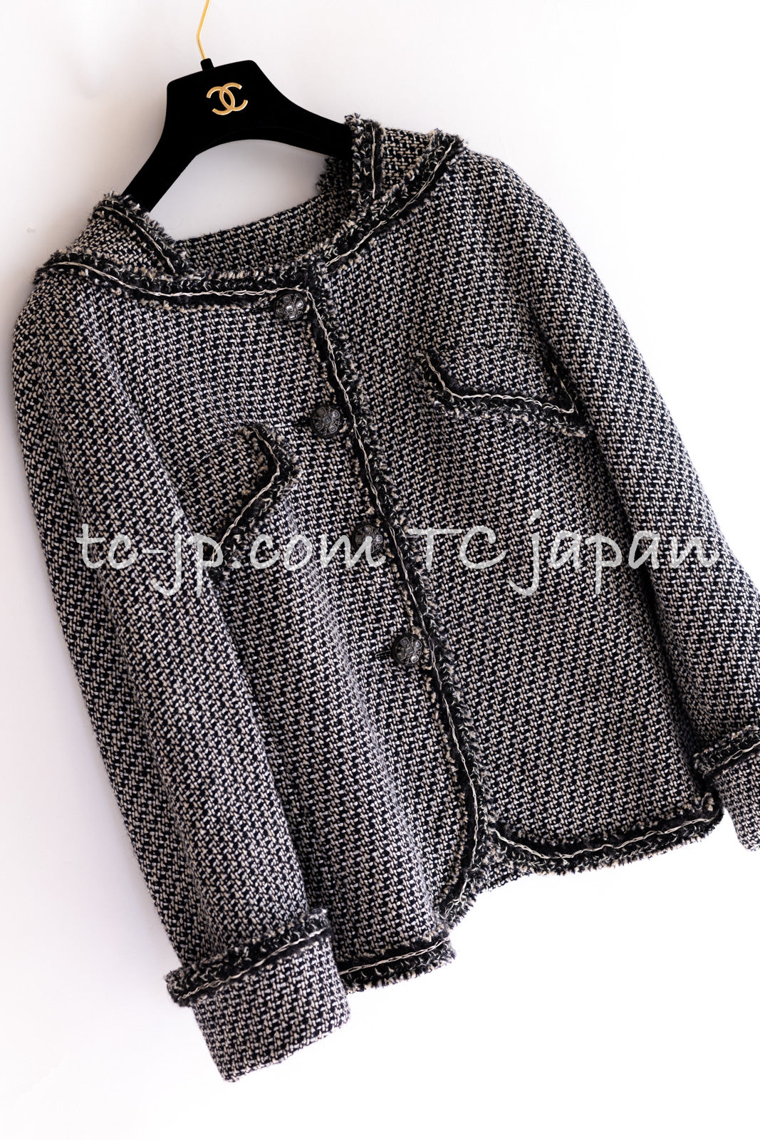 CHANEL 12A Gray Black Linen Wool Tweed Gripoix Button Colorless Jacket 36 38 シャネル グレー ブラック リネン ウール ツイード グリポア 宝石 ボタン ノーカラー ジャケット 即発
