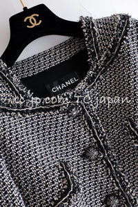 CHANEL 12A Gray Black Linen Wool Tweed Gripoix Button Colorless Jacket 36 38 シャネル グレー ブラック リネン ウール ツイード グリポア 宝石 ボタン ノーカラー ジャケット 即発