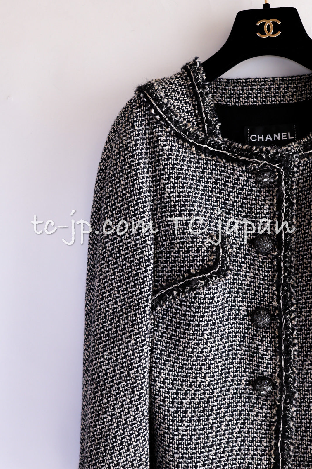 CHANEL 12A Gray Black Linen Wool Tweed Gripoix Button Colorless Jacket 36 38 シャネル グレー ブラック リネン ウール ツイード グリポア 宝石 ボタン ノーカラー ジャケット 即発
