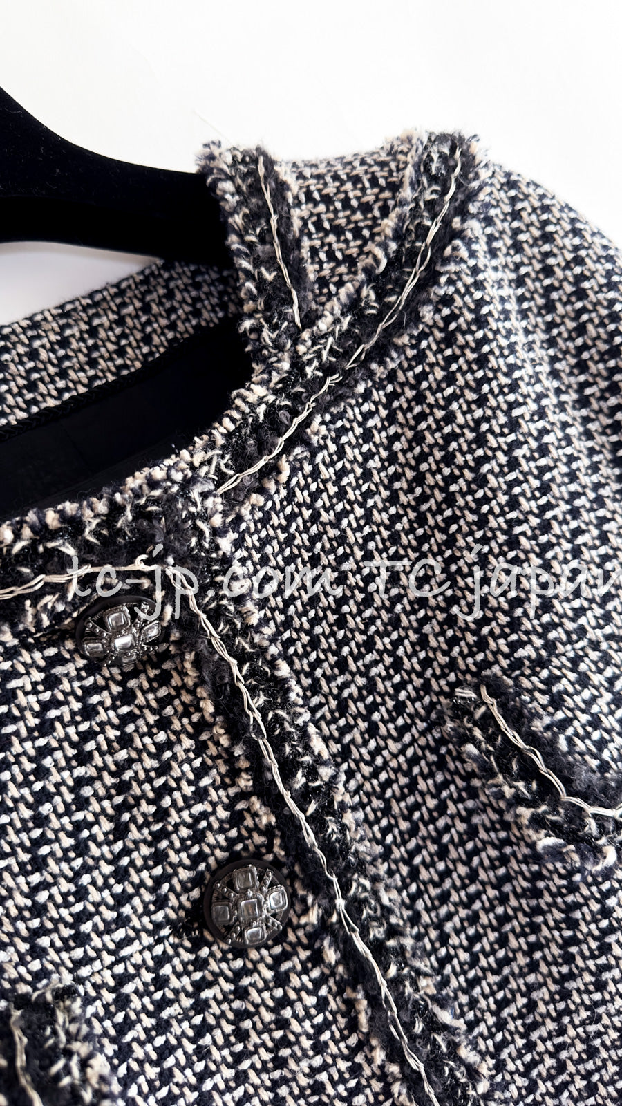 CHANEL 12A Gray Black Linen Wool Tweed Gripoix Button Colorless Jacket 36 38 シャネル グレー ブラック リネン ウール ツイード グリポア 宝石 ボタン ノーカラー ジャケット 即発