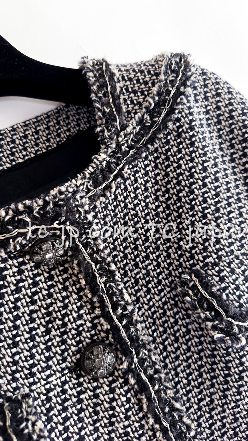 CHANEL 12A Gray Black Linen Wool Tweed Gripoix Button Colorless Jacket 36 38 シャネル グレー ブラック リネン ウール ツイード グリポア 宝石 ボタン ノーカラー ジャケット 即発