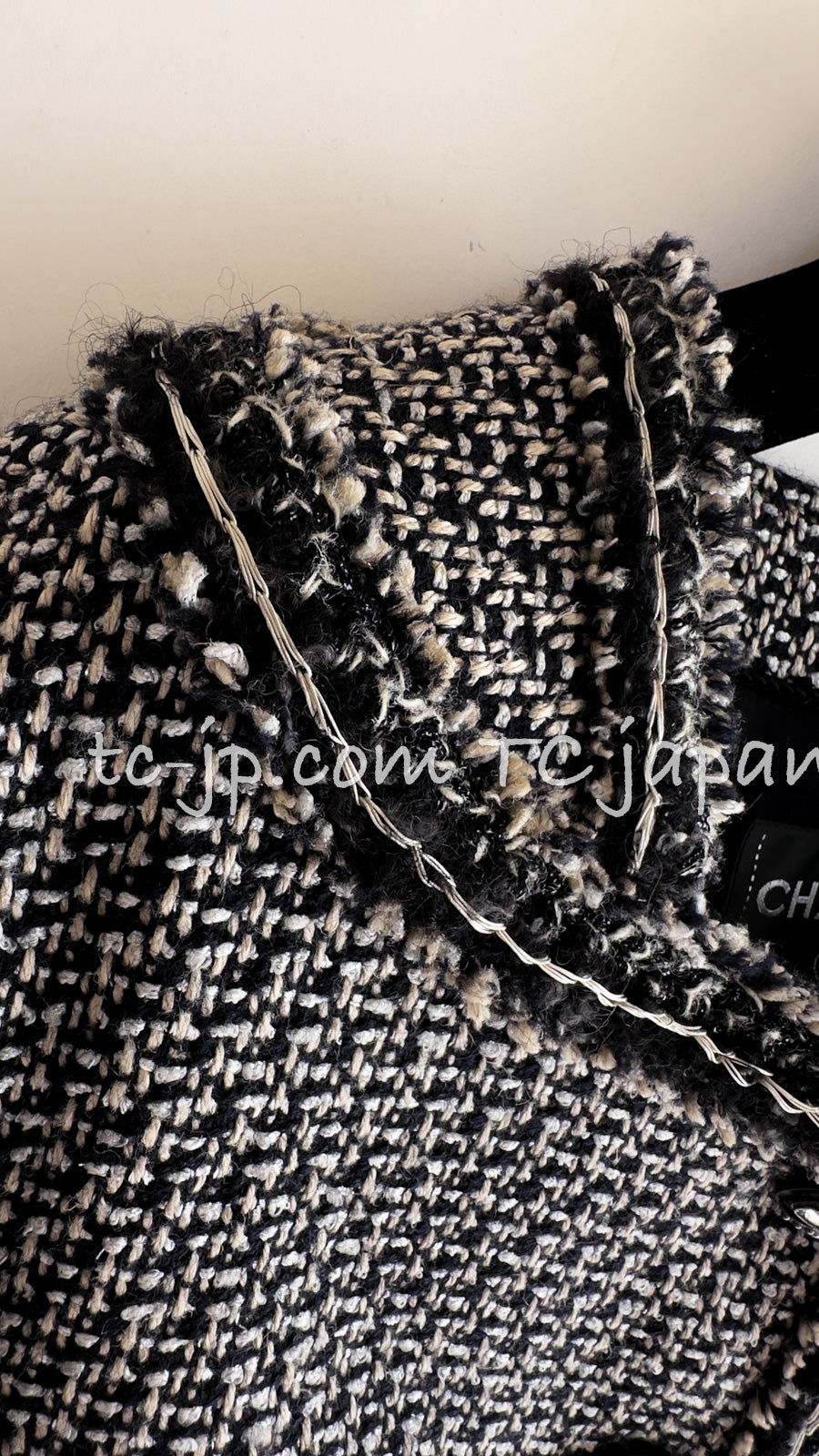 CHANEL 12A Gray Black Linen Wool Tweed Gripoix Button Colorless Jacket 36 38 シャネル グレー ブラック リネン ウール ツイード グリポア 宝石 ボタン ノーカラー ジャケット 即発