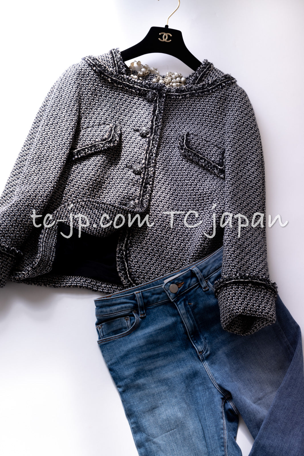 CHANEL 12A Gray Black Linen Wool Tweed Gripoix Button Colorless Jacket 36 38 シャネル グレー ブラック リネン ウール ツイード グリポア 宝石 ボタン ノーカラー ジャケット 即発