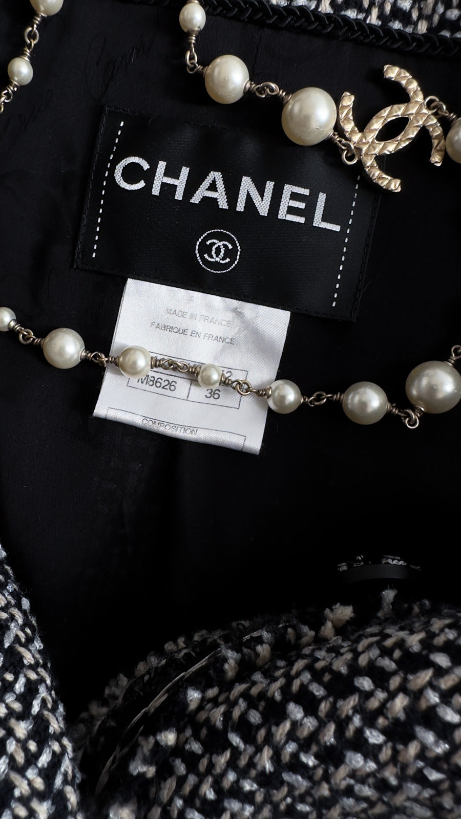 CHANEL 12A Gray Black Linen Wool Tweed Gripoix Button Colorless Jacket 36 38 シャネル グレー ブラック リネン ウール ツイード グリポア 宝石 ボタン ノーカラー ジャケット 即発