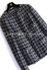 CHANEL 06A Gray Black Houndstooth Wool Silk Tweed Collarless Jacket 38 40 シャネル グレー ブラック 千鳥格子 ウール シルク ツイード ノーカラー ジャケット 即発