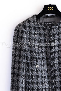 CHANEL 06A Gray Black Houndstooth Wool Silk Tweed Collarless Jacket 38 40 シャネル グレー ブラック 千鳥格子 ウール シルク ツイード ノーカラー ジャケット 即発