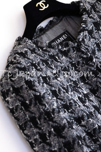 CHANEL 06A Gray Black Houndstooth Wool Silk Tweed Collarless Jacket 38 40 シャネル グレー ブラック 千鳥格子 ウール シルク ツイード ノーカラー ジャケット 即発