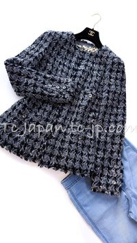 CHANEL 06A Gray Black Houndstooth Wool Silk Tweed Collarless Jacket 38 40 シャネル グレー ブラック 千鳥格子 ウール シルク ツイード ノーカラー ジャケット 即発