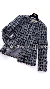CHANEL 06A Gray Black Houndstooth Wool Silk Tweed Collarless Jacket 38 40 シャネル グレー ブラック 千鳥格子 ウール シルク ツイード ノーカラー ジャケット 即発
